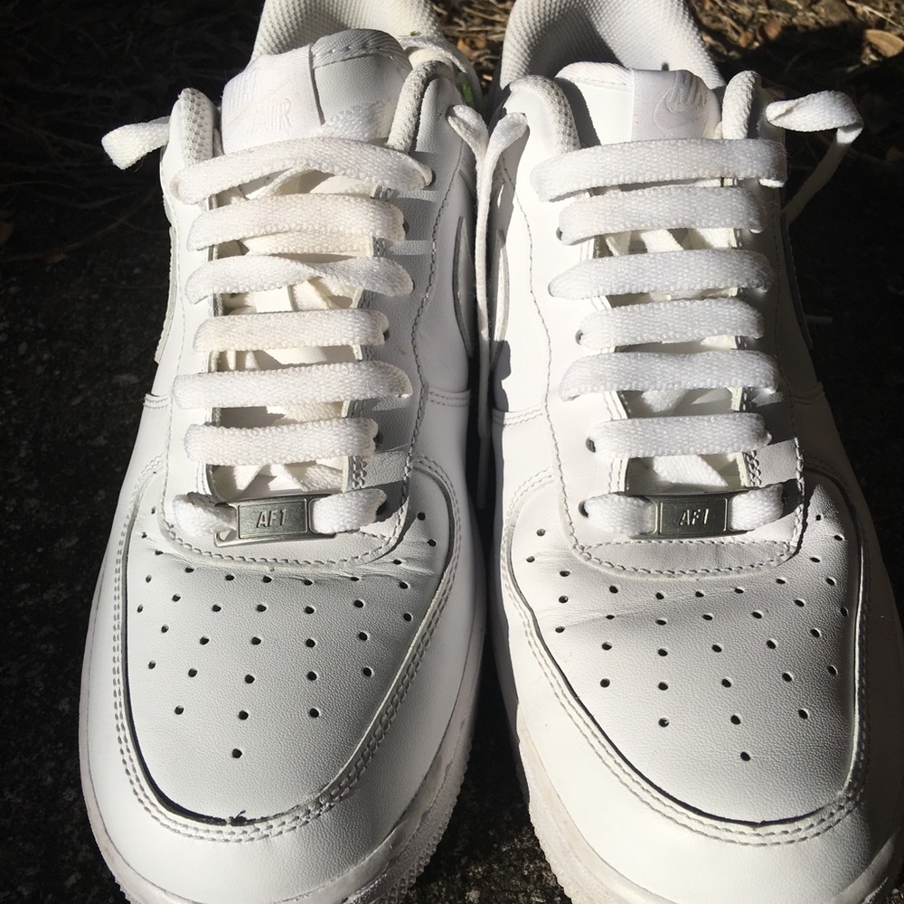 WHITE NIKE AIR FORCE 1